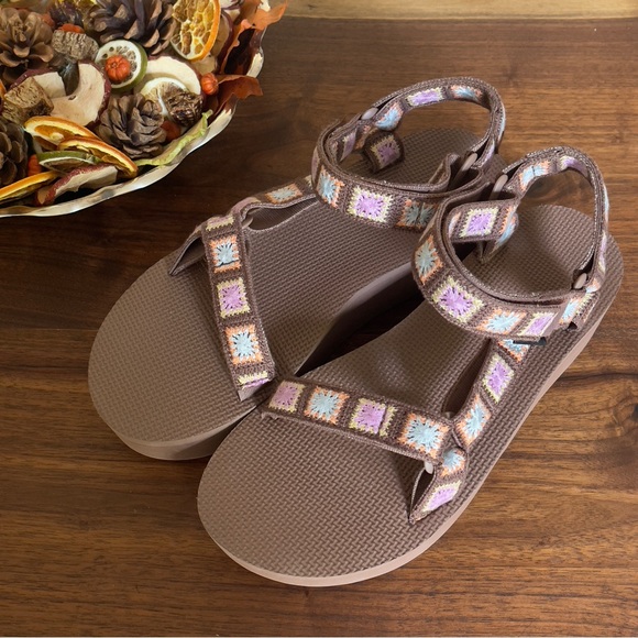 New Teva Women’s Midform Universal Sandals Brown Embroidered Straps Size 11 - Picture 1 of 4